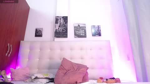 Mia online show from March 2025 07:49:02 PM