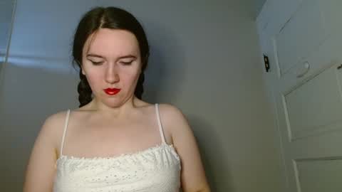 Isabella online show from November 2025 01:44:02 PM