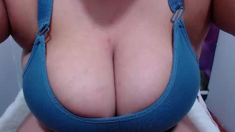 Snapshot of bigg_boobs_xxx chatting on June 2026 11:16:02 AM Sunny online show from June 2026 11:16:02 AM