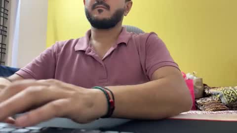 bighandsomesatisfy online show from April 2026 04:39:01 PM