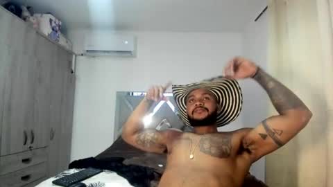 Snapshot of biglatino098 chatting on June 2026 09:46:01 PM biglatino098 online show from June 2026 09:46:01 PM