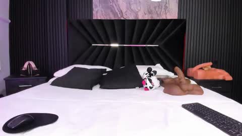 Zayra online show from November 2025 11:09:02 AM