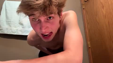 Snapshot of bigskinnyboyshh chatting on December 2024 05:36:02 AM bigskinnyboyshh online show from December 2024 05:36:02 AM