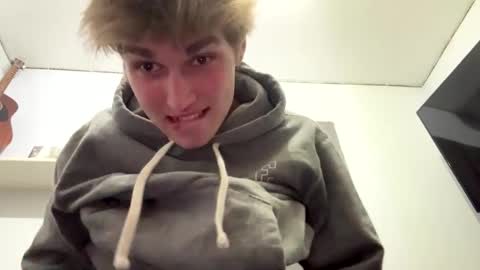 Snapshot of bigskinnyboyshh chatting on December 2024 03:38:02 AM bigskinnyboyshh online show from December 2024 03:38:02 AM