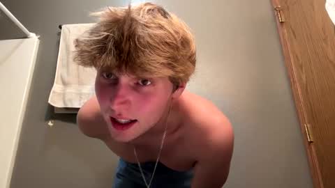 Snapshot of bigskinnyboyshh chatting on October 2025 10:18:02 PM bigskinnyboyshh online show from October 2025 10:18:02 PM