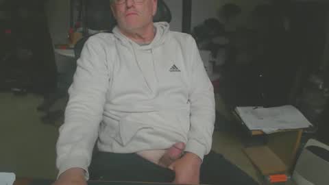 Snapshot of billp750876 chatting on May 2026 04:23:02 PM billp750876 online show from May 2026 04:23:02 PM
