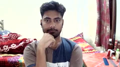 Snapshot of birbikrom104 chatting on May 2026 03:31:02 PM birbikrom104 online show from May 2026 03:31:02 PM