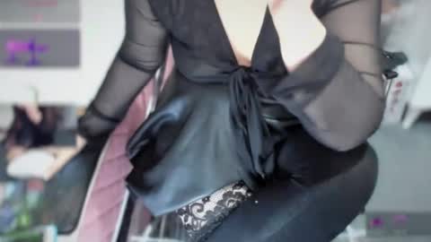 bisex woman online show from November 2025 08:14:01 PM