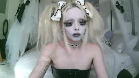 vampire fang  online show from February 2026 08:05:01 PM