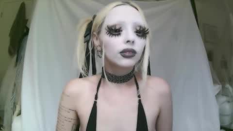 vampire fang  online show from February 2026 08:04:02 PM