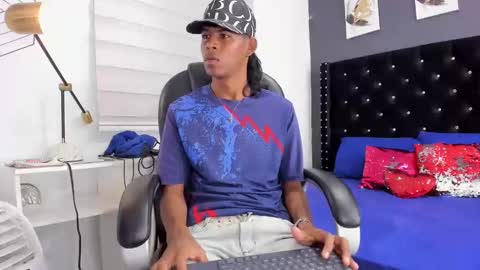 Snapshot of black_boy_22cm chatting on February 2025 02:29:01 AM boy online show from February 2025 02:29:01 AM