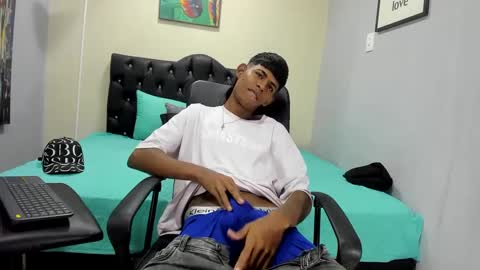 Snapshot of black_boy_22cm chatting on March 2025 02:04:01 AM boy online show from March 2025 02:04:01 AM