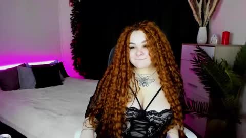 Snapshot of blackcurrrant chatting on January 2025 04:08:02 PM Elise online show from January 2025 04:08:02 PM