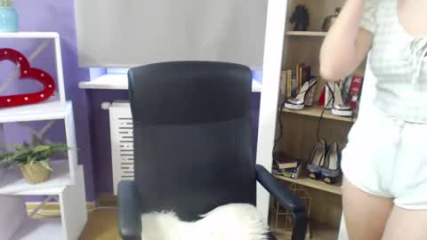 Z O E Y online show from January 2025 11:48:01 AM