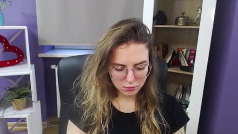 Z O E Y online show from January 2025 08:43:02 AM