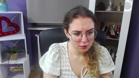 Z O E Y online show from January 2025 05:30:01 AM