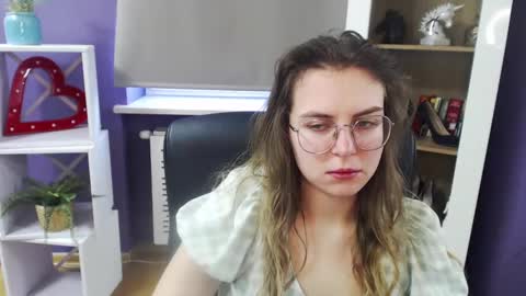 Z O E Y online show from February 2025 11:54:01 AM