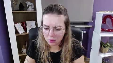 Z O E Y online show from October 2025 04:31:02 AM