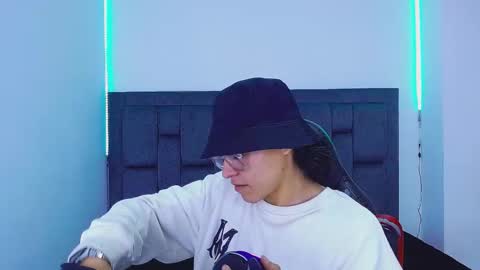 Snapshot of blade_sensual chatting on October 2025 08:26:02 AM blade_sensual online show from October 2025 08:26:02 AM