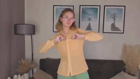 Eliza online show from October 2025 10:04:01 AM
