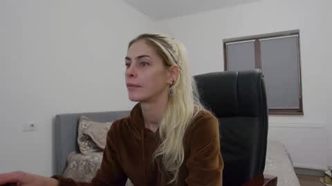 blonde4pasion online show from December 2024 07:45:02 PM