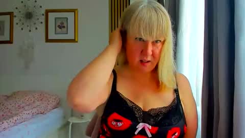 Snapshot of blonde_angel20 chatting on June 2026 10:24:02 AM Nicole online show from June 2026 10:24:02 AM