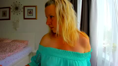 Snapshot of blonde_angel20 chatting on July 2026 05:37:01 AM Nicole online show from July 2026 05:37:01 AM