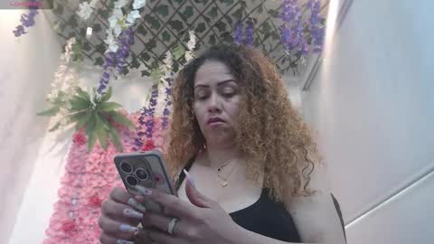 blonde_squirt_ online show from February 2026 04:25:01 PM