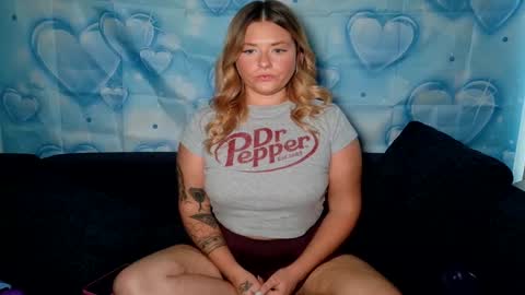 Snapshot of blonderebelxoxo chatting on April 2026 03:40:02 AM Tee online show from April 2026 03:40:02 AM