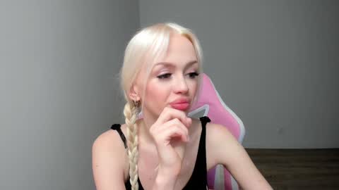 Elisa online show from December 2024 12:52:01 AM