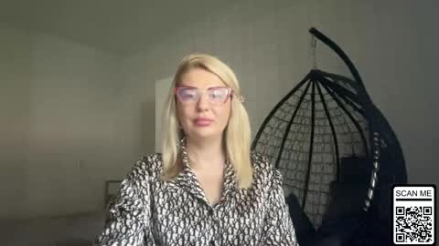Snapshot of blondie_xoxoxo chatting on June 2026 08:13:02 AM blondie_xoxoxo online show from June 2026 08:13:02 AM