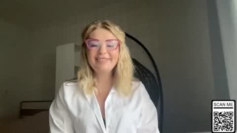 Snapshot of blondie_xoxoxo chatting on June 2026 10:52:02 AM blondie_xoxoxo online show from June 2026 10:52:02 AM