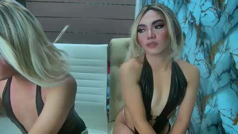 Snapshot of blondina_twinx chatting on May 2026 05:32:01 PM blondina_twinx online show from May 2026 05:32:01 PM