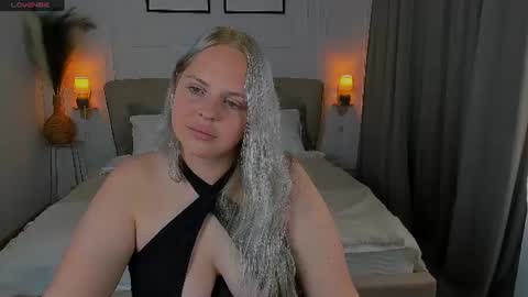 Snapshot of blondini_ chatting on June 2026 04:38:02 PM Nikolla online show from June 2026 04:38:02 PM