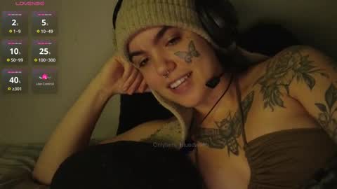 Snapshot of bluedweeb chatting on September 2025 05:12:01 AM Blue online show from September 2025 05:12:01 AM