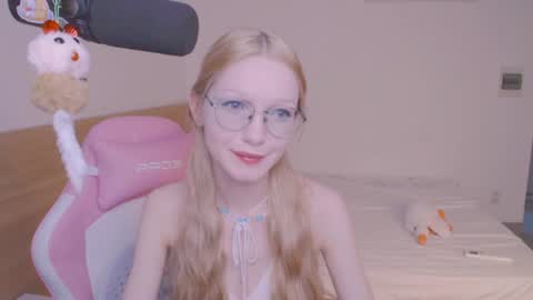 Snapshot of blush_alert chatting on June 2026 11:02:02 AM Diana online show from June 2026 11:02:02 AM