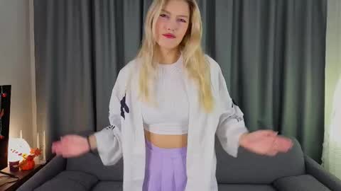 Snapshot of blushvenom chatting on November 2025 03:55:02 PM Elina Next broadcast online show from November 2025 03:55:02 PM