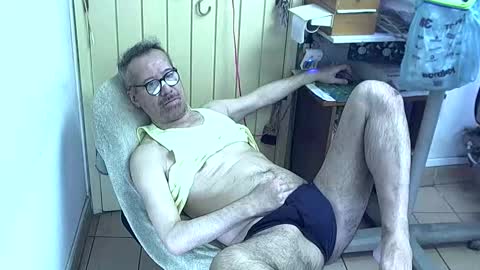 Snapshot of bobsne chatting on March 2026 04:12:02 PM bobsne online show from March 2026 04:12:02 PM