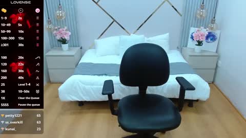 Paris online show from January 2025 02:33:01 AM