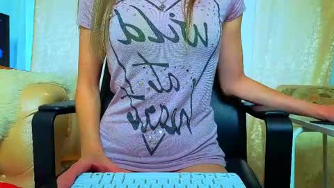 Snapshot of bom_mia_bom chatting on May 2026 03:11:02 AM Mia online show from May 2026 03:11:02 AM