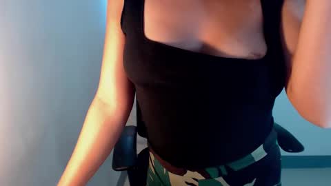 Snapshot of bombshell_seinnax chatting on February 2025 02:44:02 AM bombshell_seinnax online show from February 2025 02:44:02 AM