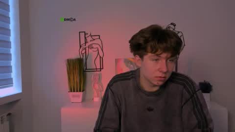 bondi_vv online show from October 2025 08:33:01 AM