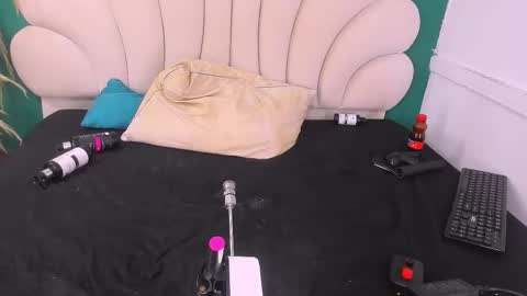 bonieklent online show from February 2025 06:28:01 AM