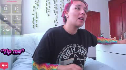 Bonnie Help me reach 500 likes online show from September 2025 05:24:02 PM