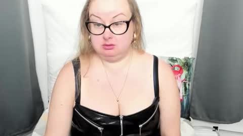 Bonnie online show from November 2025 05:29:02 AM