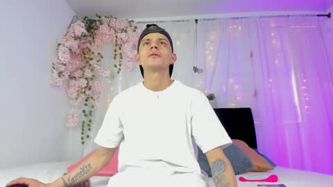 Snapshot of bonny_and_carrot chatting on December 2025 07:11:01 PM bonny_and_carrot online show from December 2025 07:11:01 PM