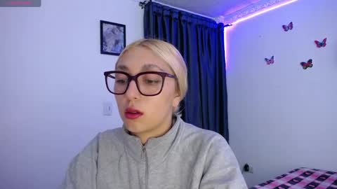 Snapshot of bonny_clyde_xx_ chatting on April 2026 04:17:01 AM Soffy Brooks Independent model online show from April 2026 04:17:01 AM
