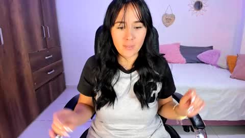 Snapshot of bonny_greylm chatting on December 2025 05:53:01 PM sofia online show from December 2025 05:53:01 PM