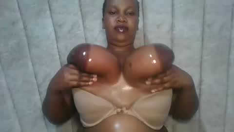 Snapshot of boobberry01 chatting on May 2026 10:04:02 PM Berry online show from May 2026 10:04:02 PM