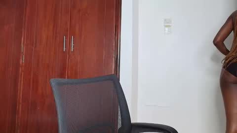 Snapshot of booty_queen001 chatting on March 2026 05:52:01 AM Heather online show from March 2026 05:52:01 AM